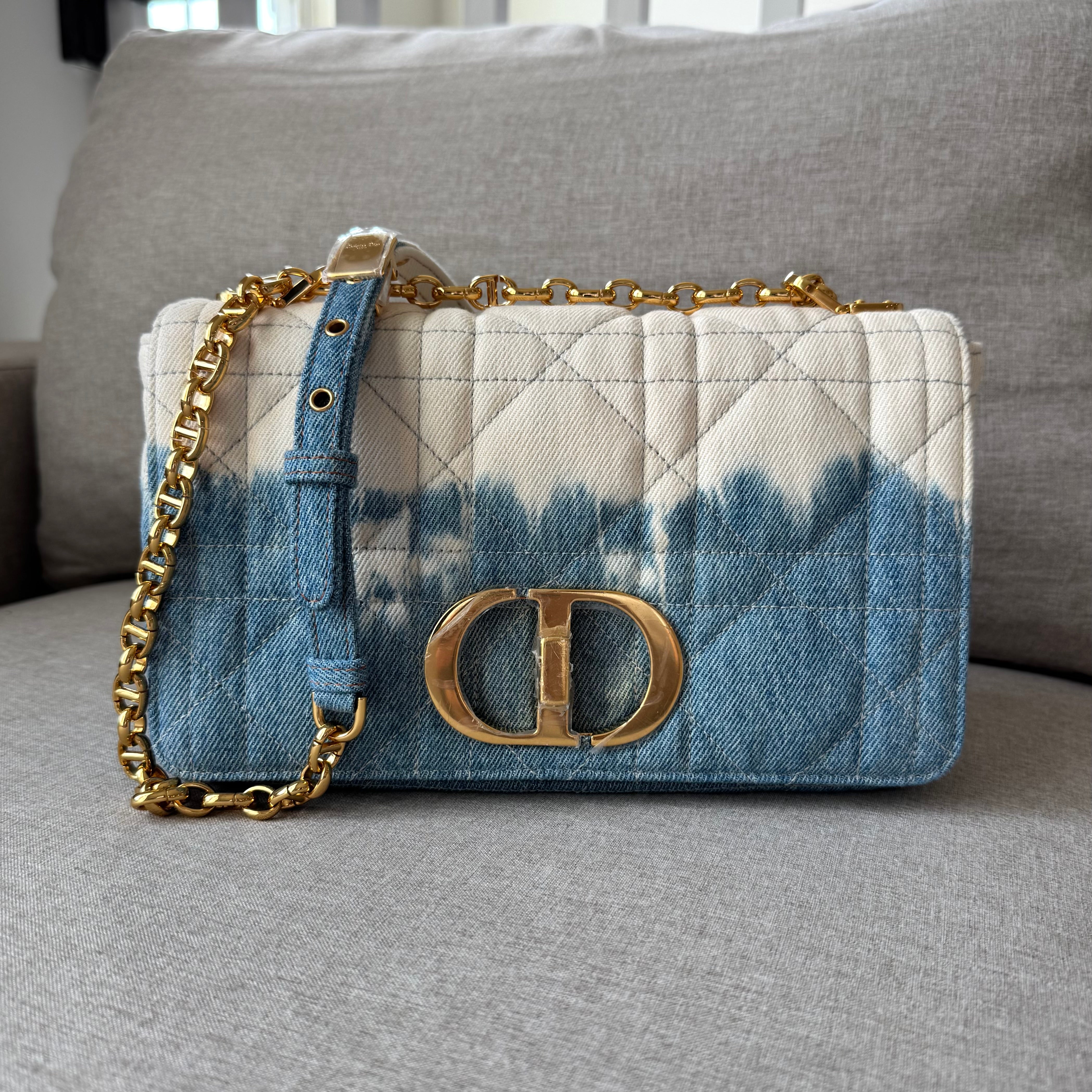 8A58D4D9-A012-49FF-AEB9-