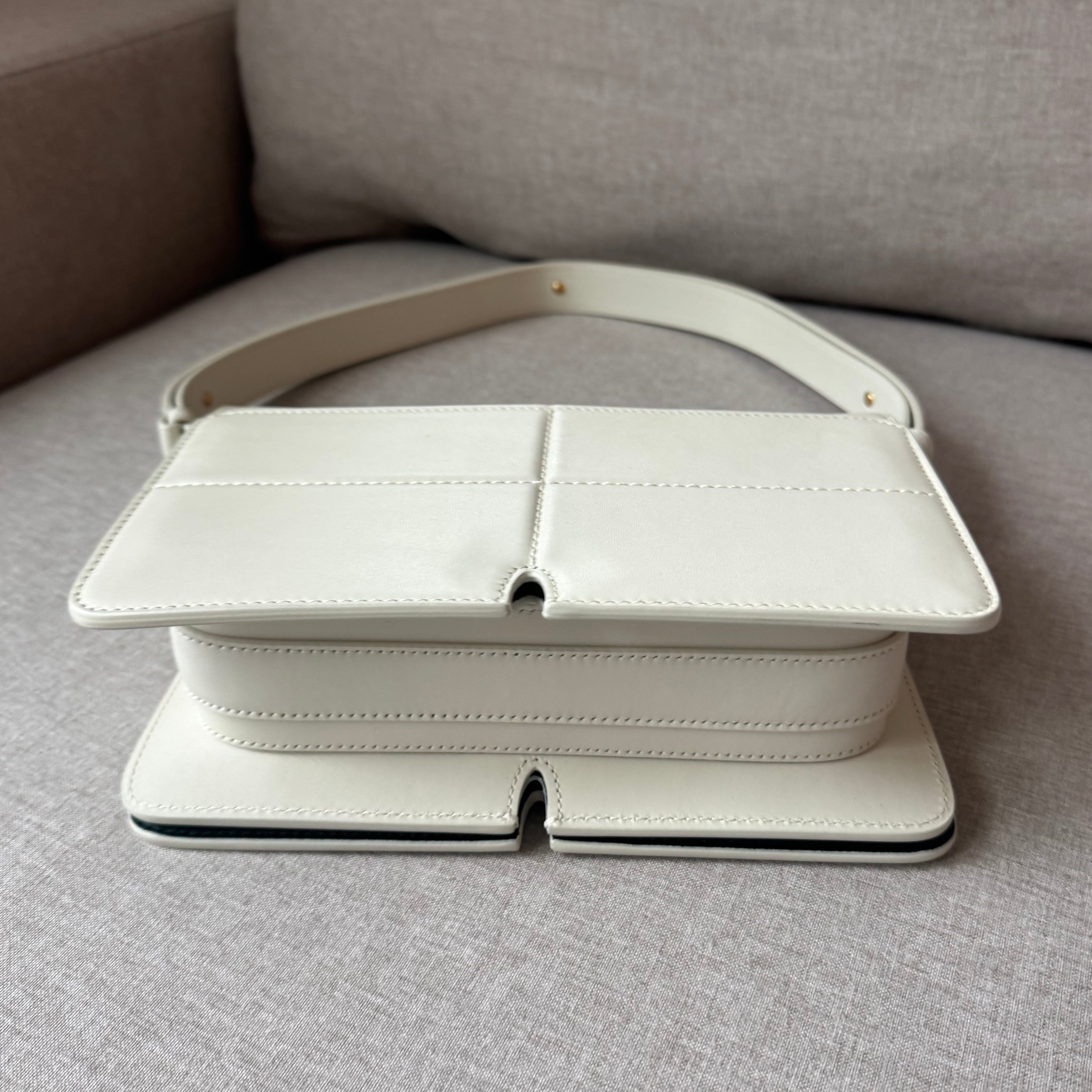 Burberry Snip Foldover Shoulder Bag – The Closet New York