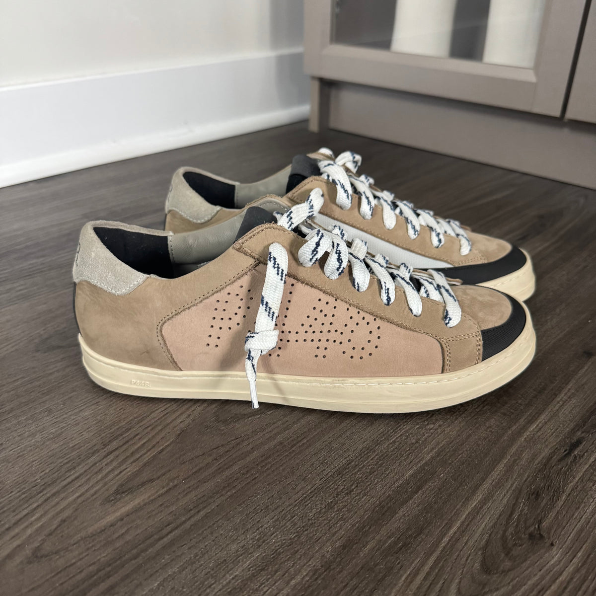 P448 Janet Low Top Sneakers – The Closet New York display picture 2