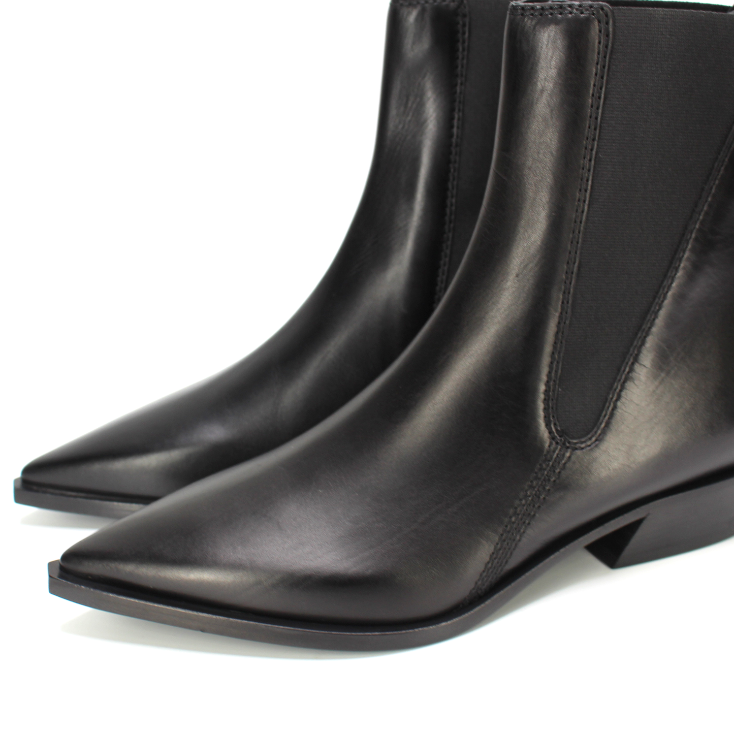 Burberry Grampian Leather Chelsea Boots