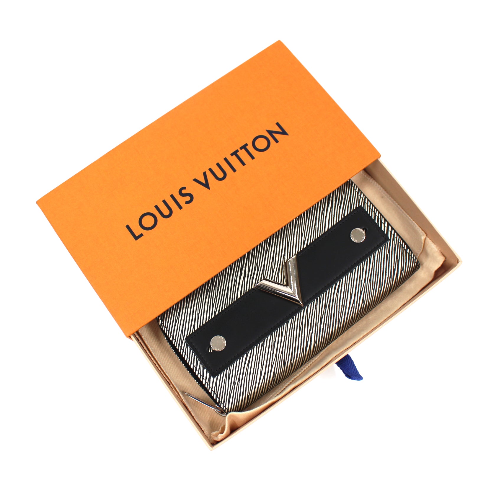 Louis Vuitton Zippy Wallet Limited Edition V Epi Leather Silver Logo – The  Closet New York